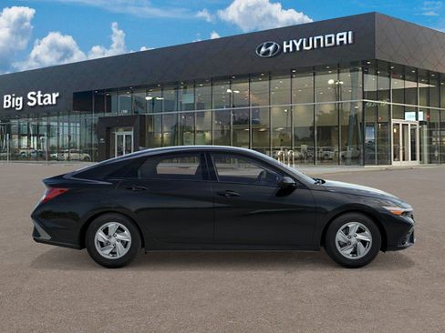 New 2026 Hyundai Elantra SE image 7