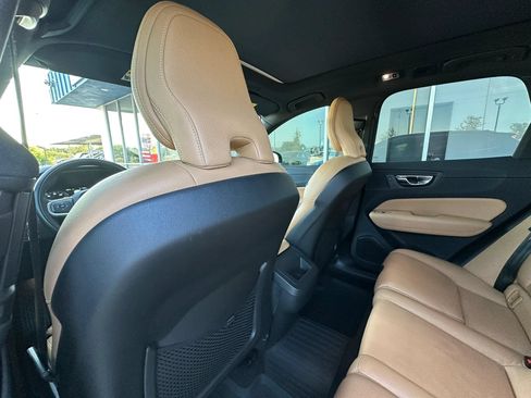 Used 2019 Volvo XC60 T5 Momentum w/ Multimedia Package FWD image 7