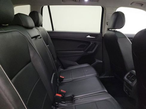 Used 2021 Volkswagen Tiguan SE image 19