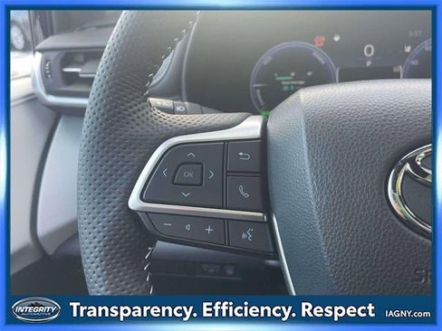 Used 2025 Toyota Sienna XSE image 23