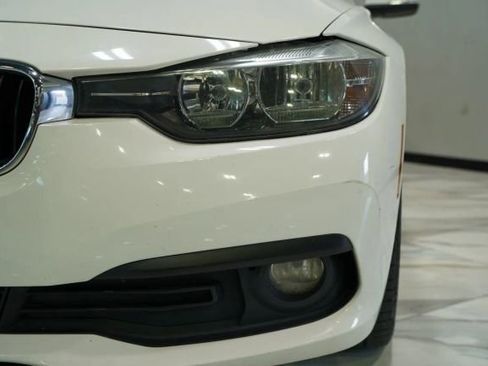 Used 2016 BMW 320i Sedan RWD image 5