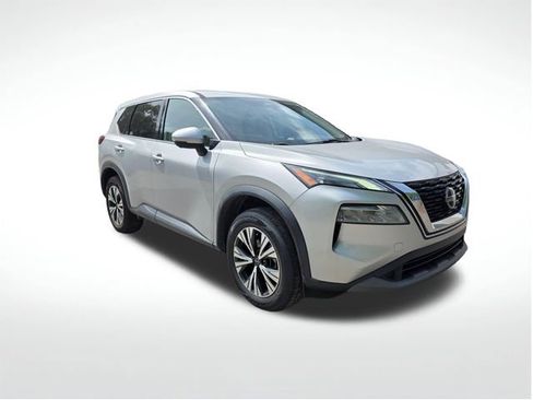 Used 2021 Nissan Rogue SV image 2