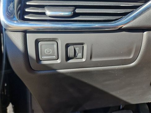 Used 2023 Cadillac XT4 Premium Luxury image 17