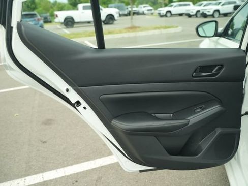Used 2025 Nissan Altima 2.5 SV FWD image 15