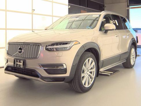 Used 2016 Volvo XC90 T8 Inscription w/ Vision Package AWD/4WD image 12