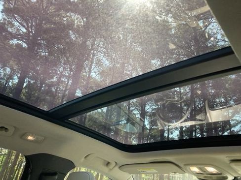 New 2025 Volvo XC40 B5 Ultra image 25