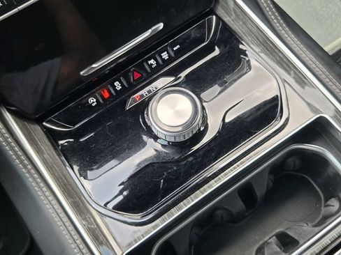 Used 2022 Jeep Wagoneer Series III RWD image 18