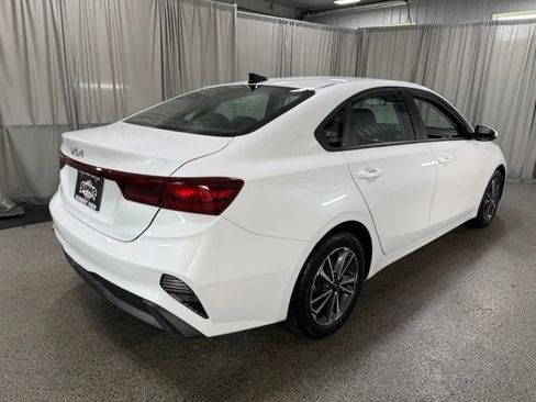 Used 2022 Kia Forte LXS FWD image 4