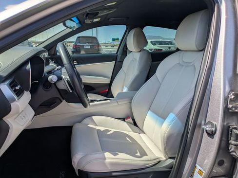 Used 2025 Genesis G70 2.5T AWD/4WD image 12