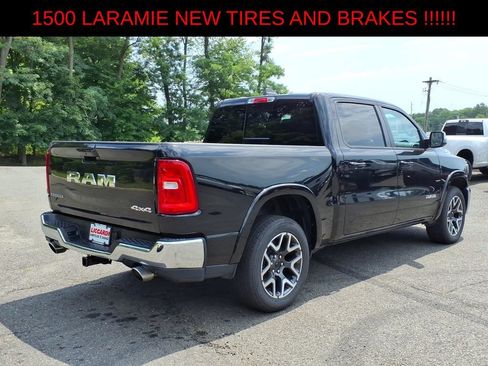 Used 2025 RAM 1500 Laramie AWD/4WD image 6