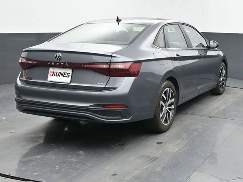 Used 2025 Volkswagen Jetta SE image 9