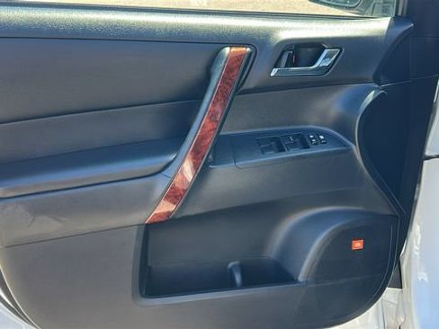 Used 2012 Toyota Highlander Limited AWD/4WD image 16