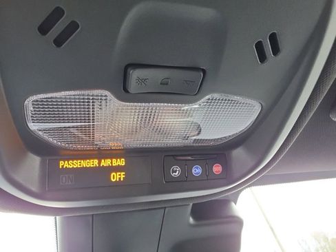 Certified 2025 Buick Envista Sport Touring w/ Convenience I Package image 21