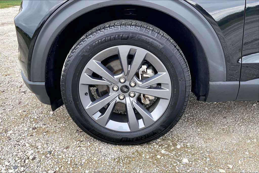 Used 2023 Ford Explorer XLT w/ Equipment Group 202A AWD/4WD image 8