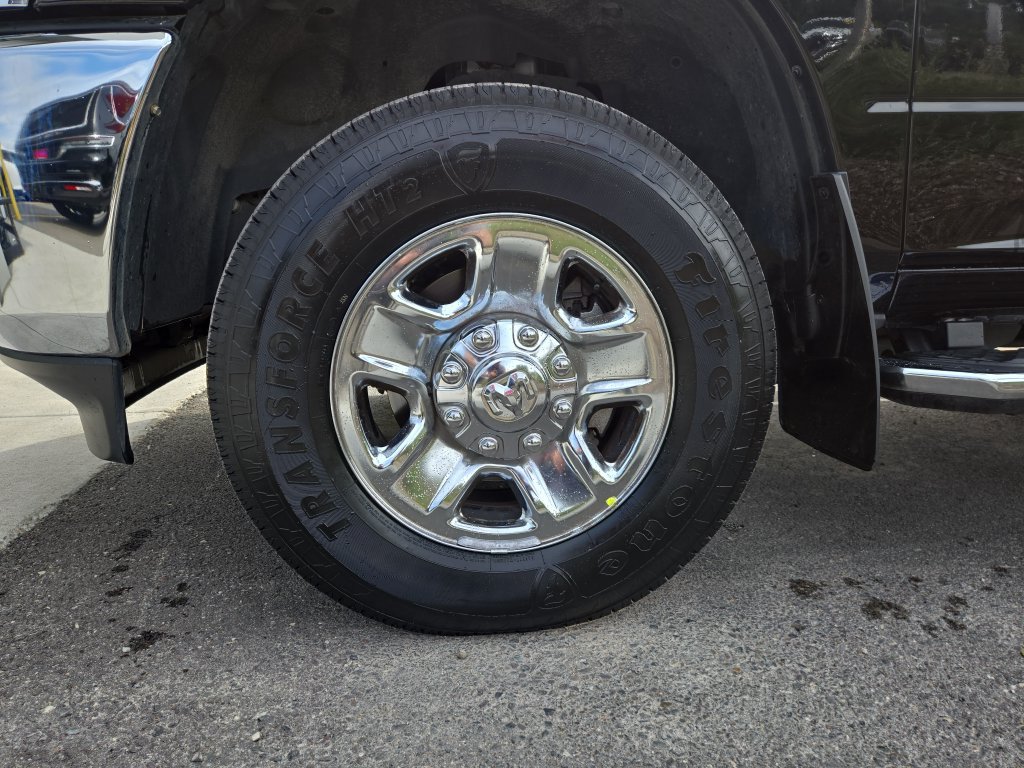 Used 2024 RAM 3500 Tradesman w/ Chrome Appearance Group AWD/4WD image 10