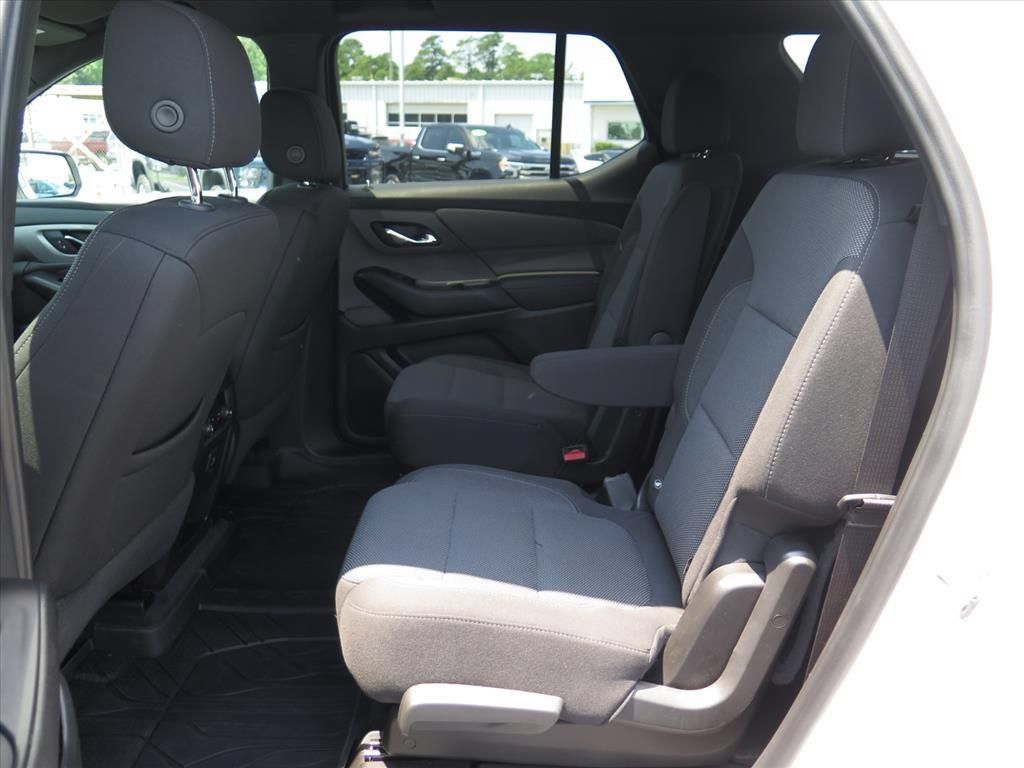 Used 2023 Chevrolet Traverse LT FWD image 16