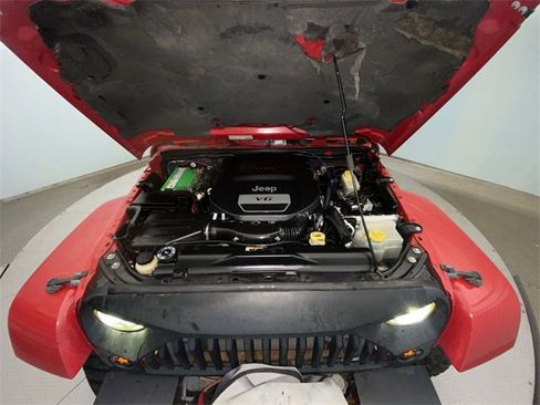 Used 2014 Jeep Wrangler Unlimited Sahara image 24