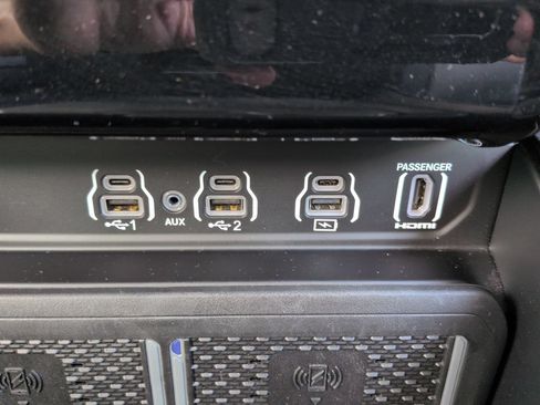 Used 2025 RAM 3500 Limited AWD/4WD image 24