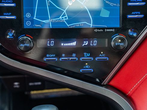 Used 2019 Toyota Camry XSE w/ Navigation Package FWD image 19