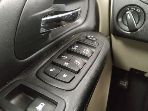Used 2018 Dodge Grand Caravan SE w/ UConnect Hands-Free Group FWD image 27