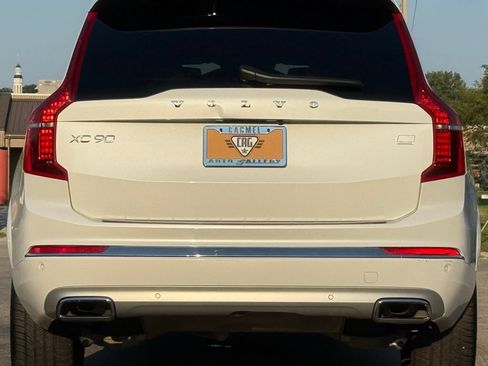 Used 2021 Volvo XC90 T8 Inscription w/ Protection Package Premier AWD/4WD image 4