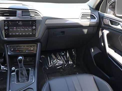 Used 2023 Volkswagen Tiguan SE FWD image 15