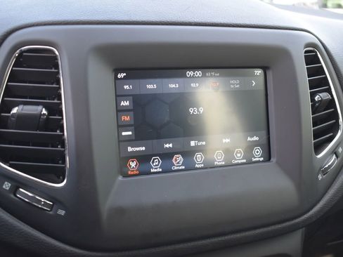 Used 2019 Jeep Compass Sport w/ Tech Group FWD image 10