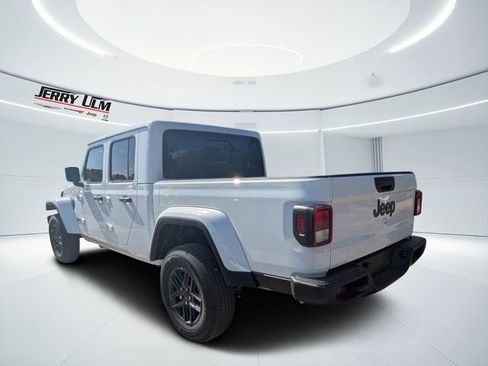 New 2026 Jeep Gladiator Sport AWD/4WD image 4