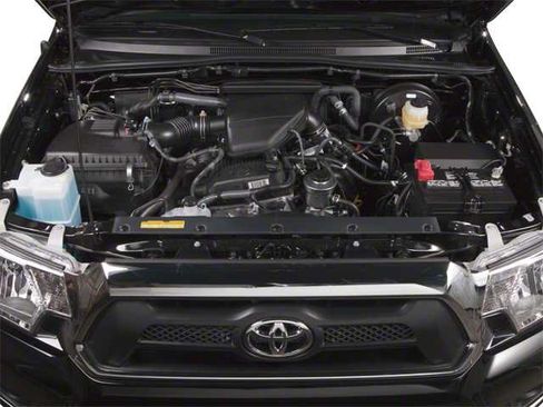 Used 2013 Toyota Tacoma 4x4 Access Cab V6 w/ TRD Sport Pkg image 9