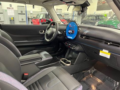 Certified 2025 MINI Cooper 2-Door Hardtop image 23