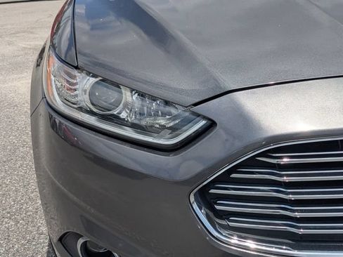 Used 2015 Ford Fusion SE w/ Equipment Group 201A FWD image 12