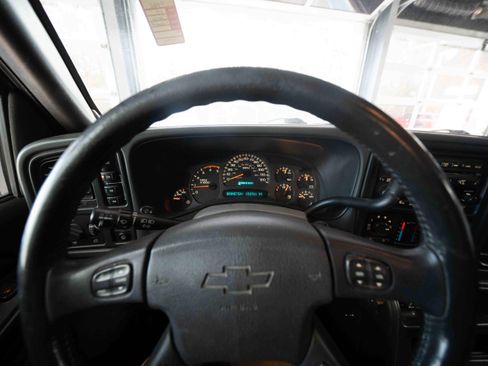 Used 2004 Chevrolet Silverado 2500 LT w/ Heavy-Duty Power Package image 15