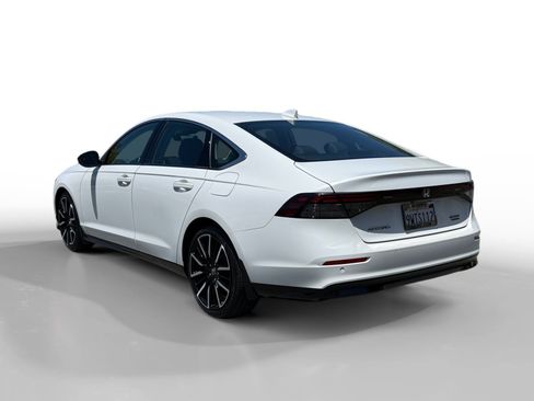 Used 2025 Honda Accord Touring image 3