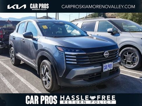 Used 2025 Nissan Kicks SV image 1