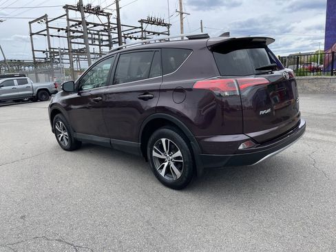 Used 2018 Toyota RAV4 XLE AWD/4WD image 3