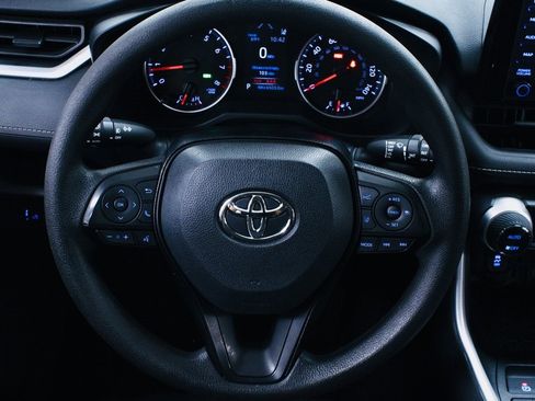 Used 2021 Toyota RAV4 XLE image 13