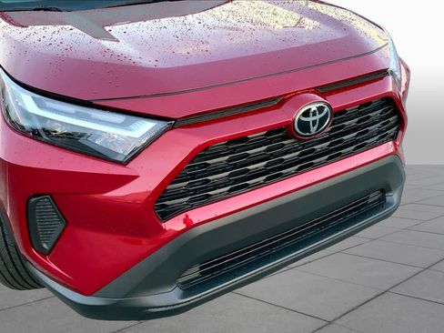 Used 2025 Toyota RAV4 XLE FWD image 29