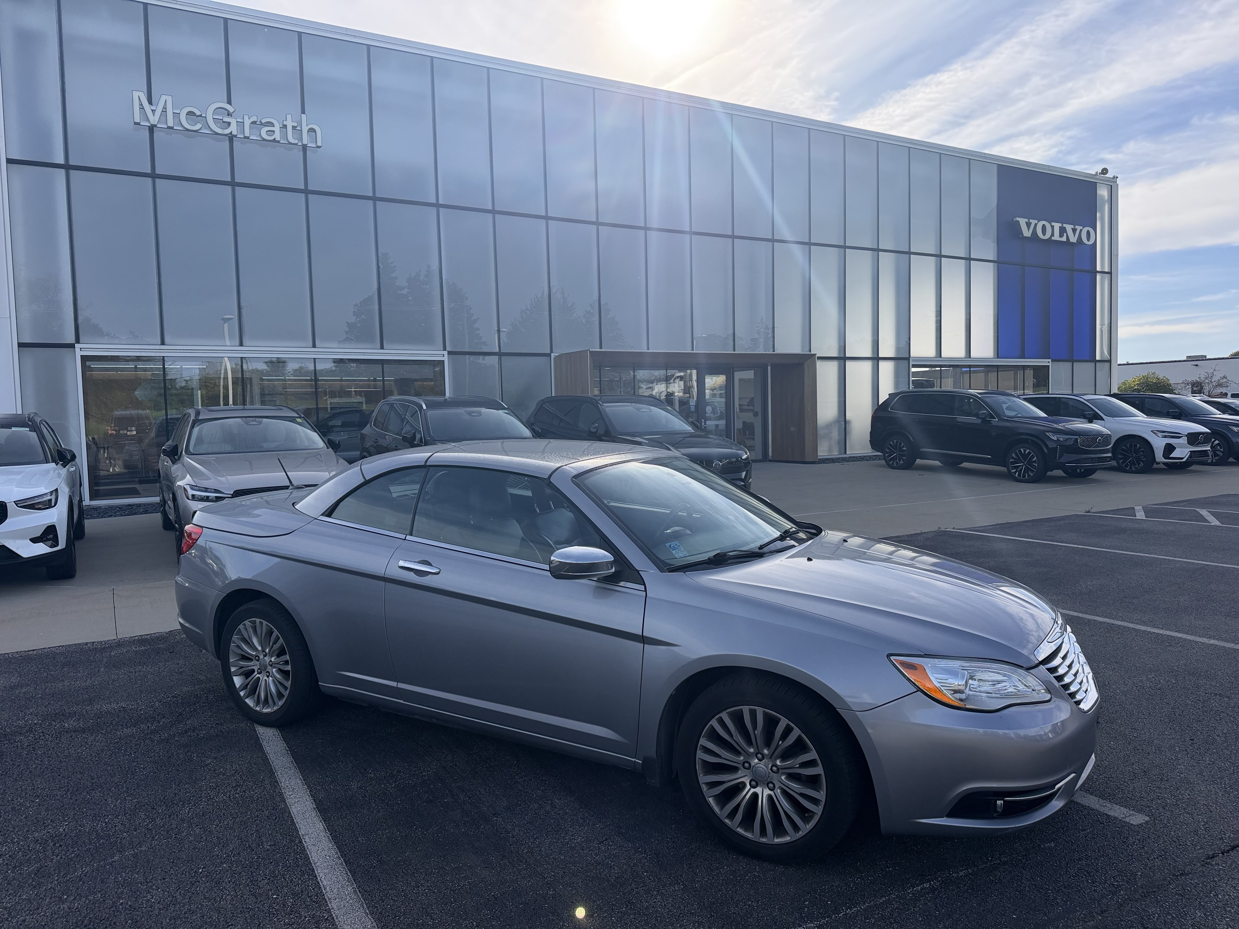 Used 2013 Chrysler 200 Limited FWD image 3