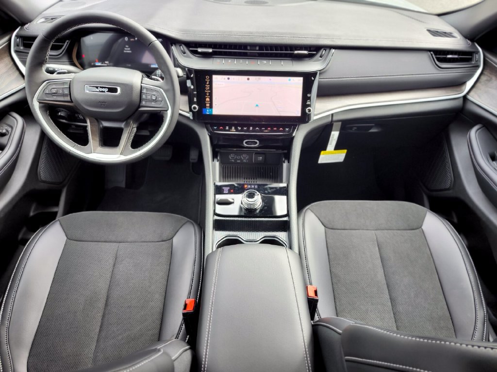 New 2026 Jeep Grand Cherokee Altitude AWD/4WD image 12