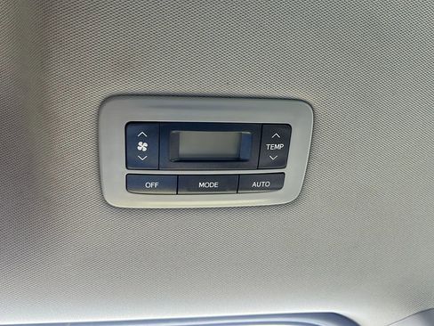 Used 2017 Toyota Sienna XLE Premium image 18