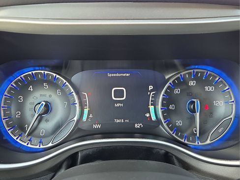 Used 2024 Chrysler Pacifica Touring-L FWD image 23