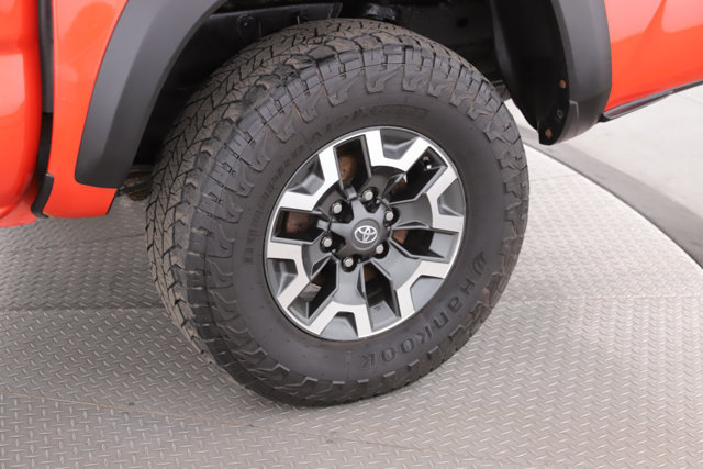Used 2017 Toyota Tacoma TRD Off-Road w/ Premium & Technology Package AWD/4WD image 14