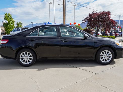 Used 2011 Toyota Camry XLE w/ SE/XLE Extra-Value Pkg FWD image 9