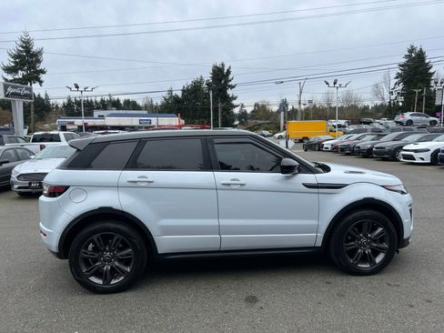 Used 2018 Land Rover Range Rover Evoque SE Premium image 4
