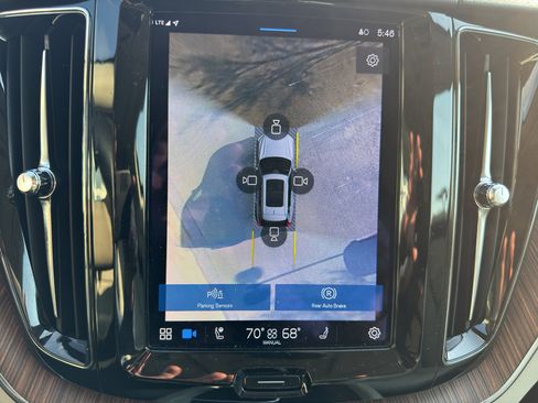 Used 2022 Volvo XC60 B5 Momentum w/ Advanced Package image 10