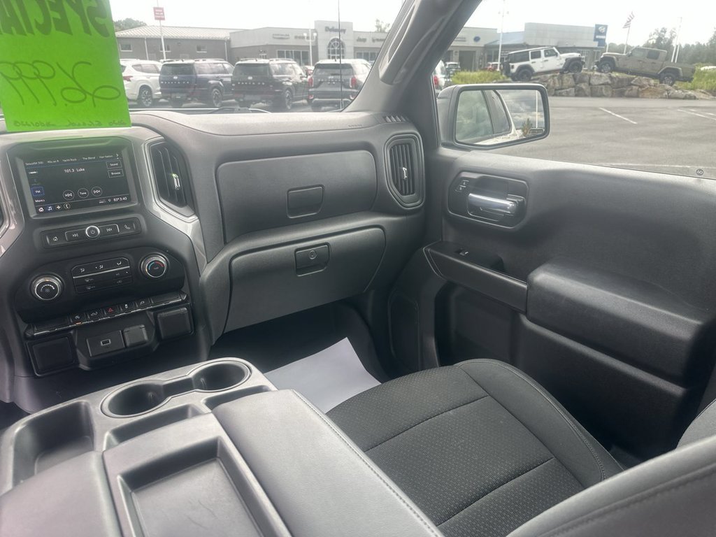 Used 2020 Chevrolet Silverado 1500 Custom w/ Custom Value Package AWD/4WD image 11