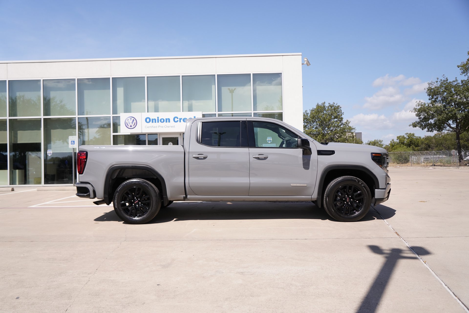 Used 2024 GMC Sierra 1500 Elevation AWD/4WD image 4