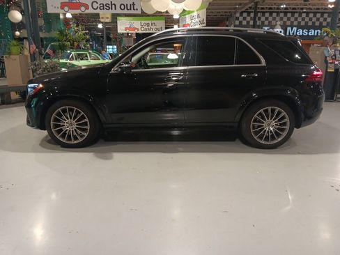 Used 2024 Mercedes-Benz GLE 350 4MATIC w/ AMG Line Exterior image 9