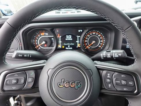 New 2026 Jeep Wrangler Unlimited Rubicon w/ Technology Group image 16