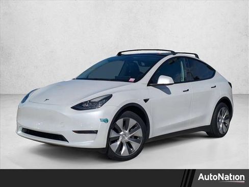 Used 2022 Tesla Model Y Long Range image 1